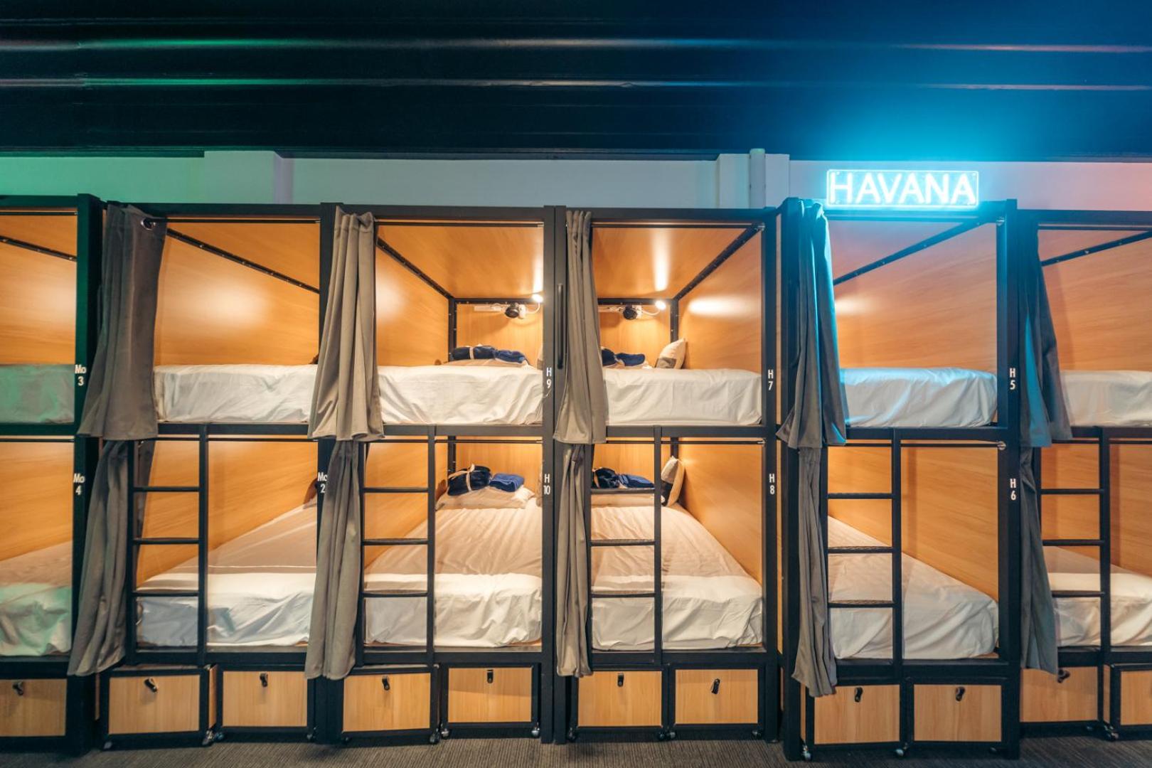 Capsuleaccom Hostel Χρυσή Ακτή Εξωτερικό φωτογραφία