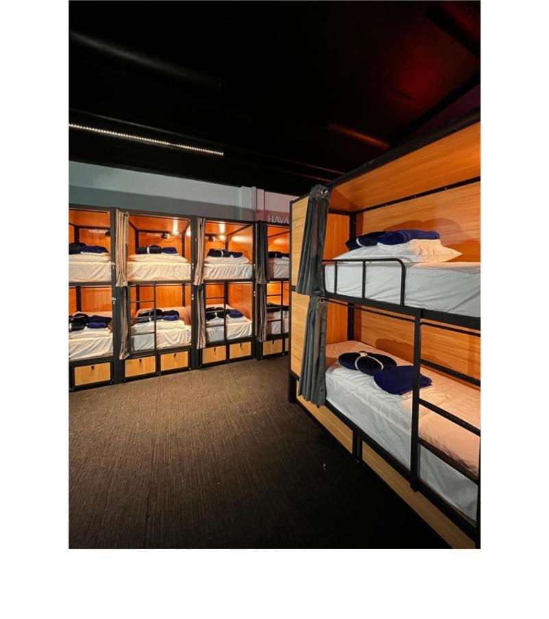 Capsuleaccom Hostel Χρυσή Ακτή Εξωτερικό φωτογραφία