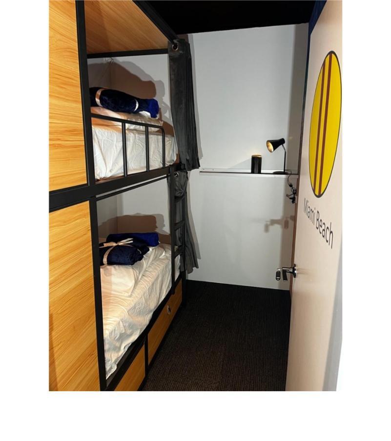 Capsuleaccom Hostel Χρυσή Ακτή Εξωτερικό φωτογραφία