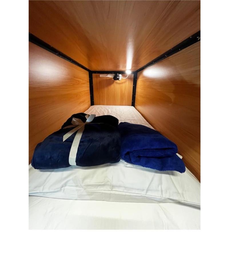 Capsuleaccom Hostel Χρυσή Ακτή Εξωτερικό φωτογραφία