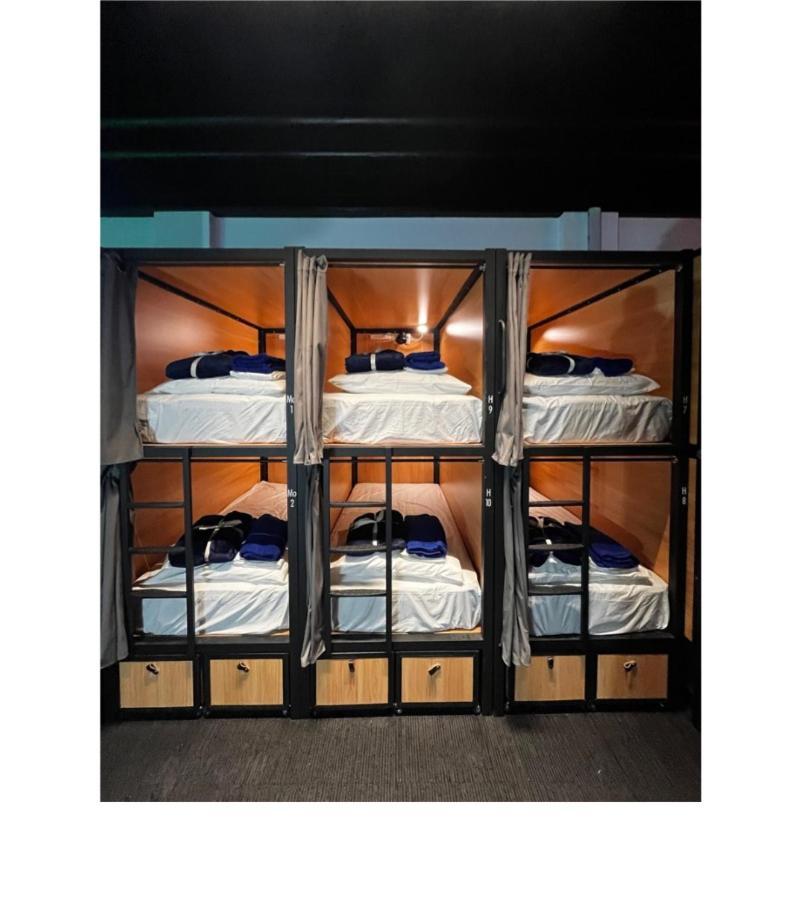 Capsuleaccom Hostel Χρυσή Ακτή Εξωτερικό φωτογραφία